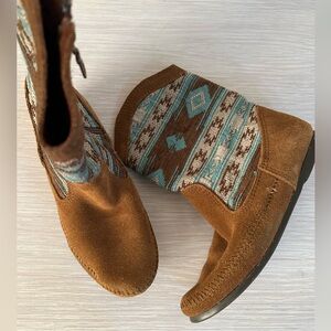 Minnetonka Tan and Blue Patterned Booties Boots Moccasins Aztec Style